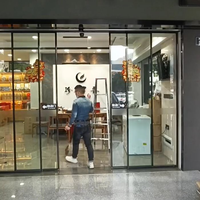 LV 801 Sliding door for storefront